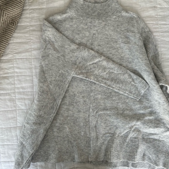 Oversized Poncho Sweater (Great Condition) - Picture 6 of 9